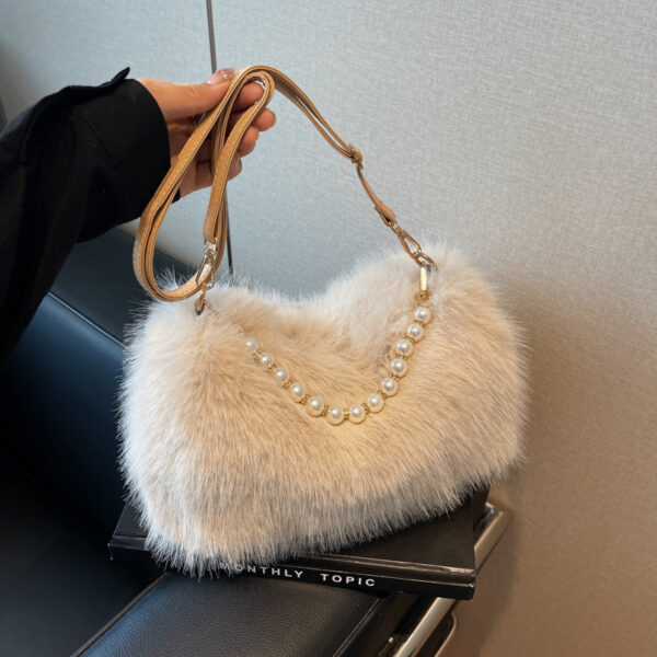 Autumn And Winter Fashion Shoulder Bags Pearl Chain Crossbody Bag Versatile Commuting Armpit Plush Female Bag - Image 2